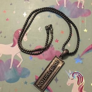 ʟᴏᴜɪs ᴠᴜɪᴛᴛᴏɴ ɴᴇᴄᴋʟᴀᴄᴇ